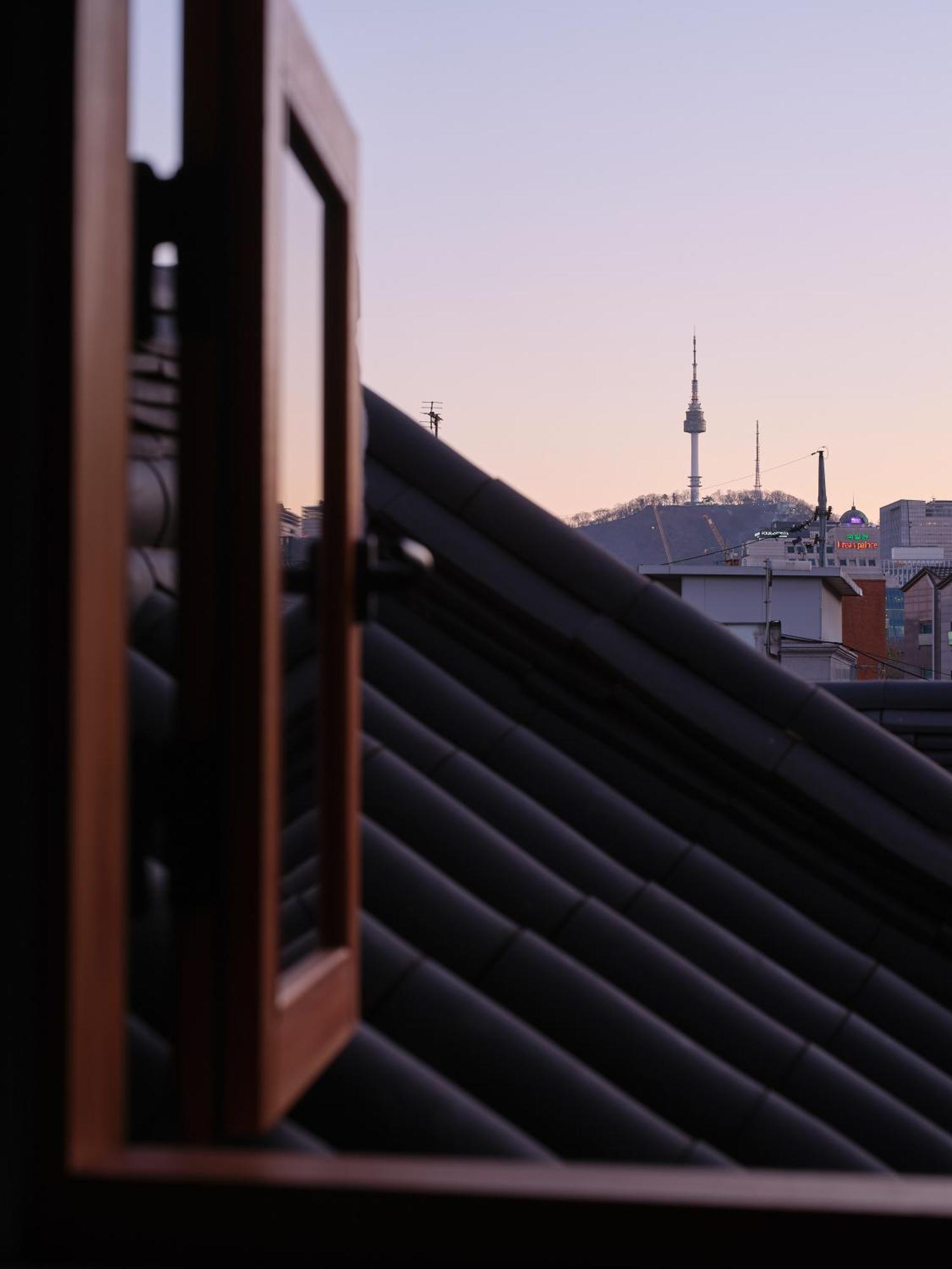 The Korean Traditional Hanok In Downtown Seoul For Convenient Public Transportation - Seoul Ari Exterior photo